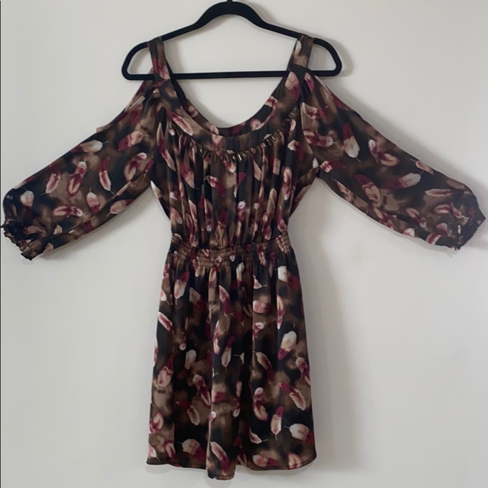 Bebê 2b small shoulder cut out dress